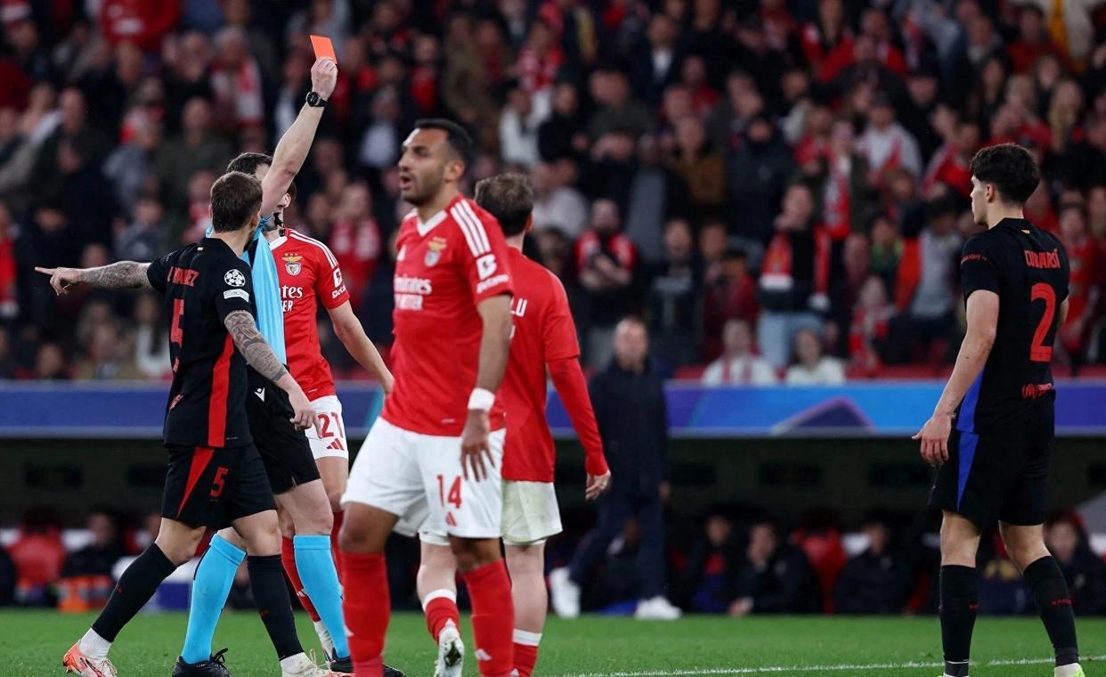 包含巴塞罗那攻势猛烈，力压对手取胜的词条