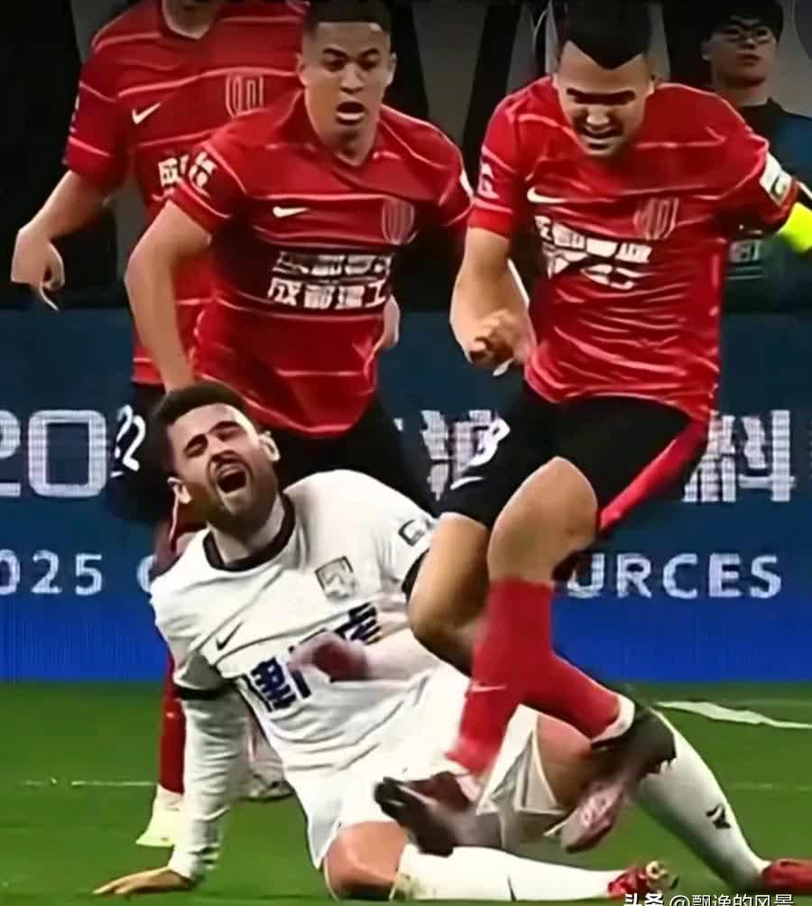 开云体育登录-胜负之间，球员呈现出极致拼搏精神的简单介绍