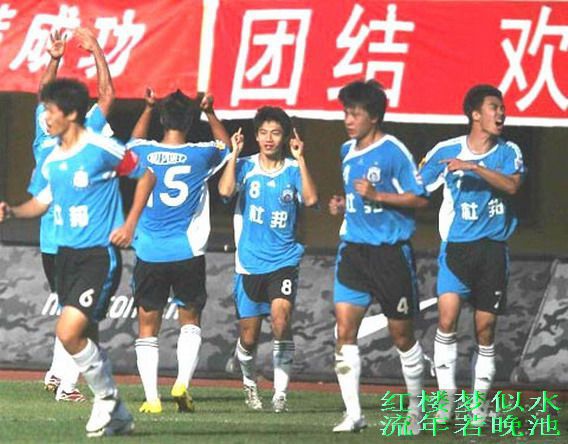 关于大连实德豪取胜利，提升积分排名的信息