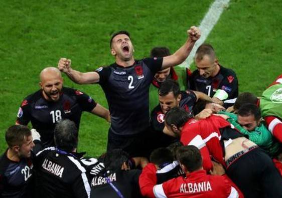 包含阿尔巴尼亚队抢眼表现，欧预赛赛况扑朔迷离的词条