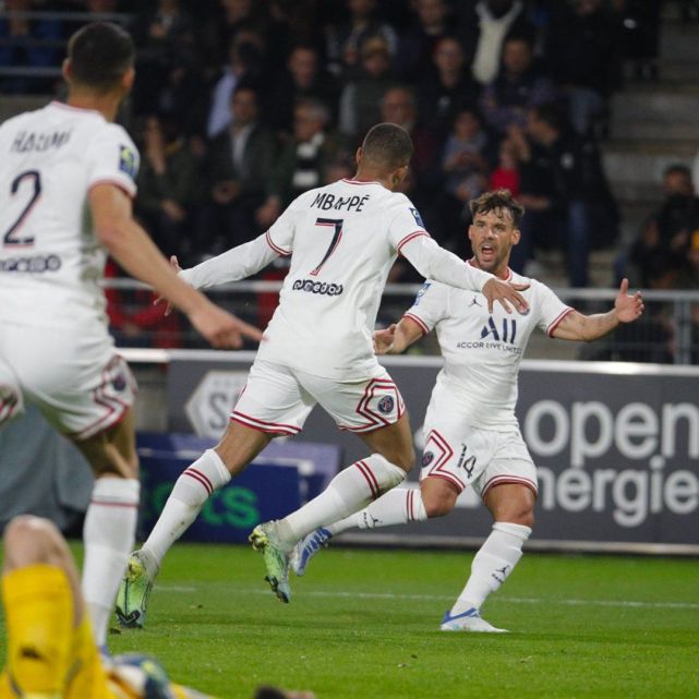 关于大巴黎主场-完胜，领先对手两球的信息