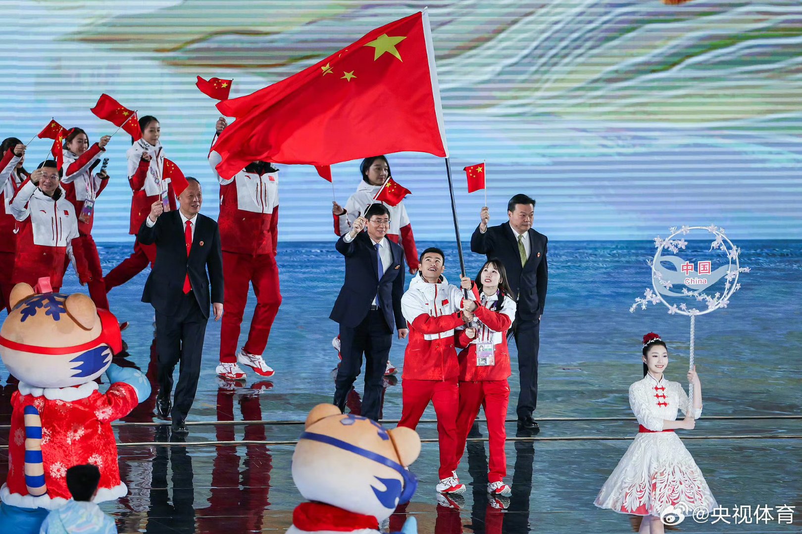 中国代表团运动员勇夺亚军