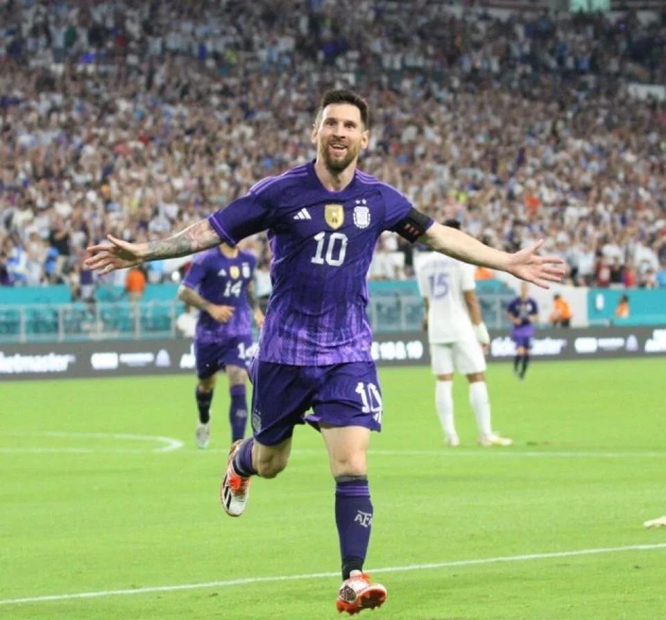 开云下载-阿根廷队惊险拿下英格兰队，挺进欧预赛决赛