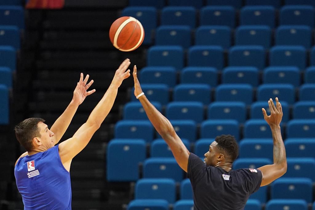 尼斯队球员集体庆祝生日，团结心更加紧密的简单介绍