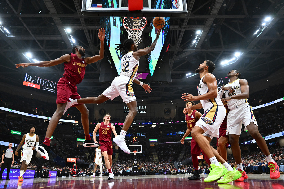 开云体育官网-关于篮球联赛推出赛季最佳飞扣奖项，竞争激烈的信息