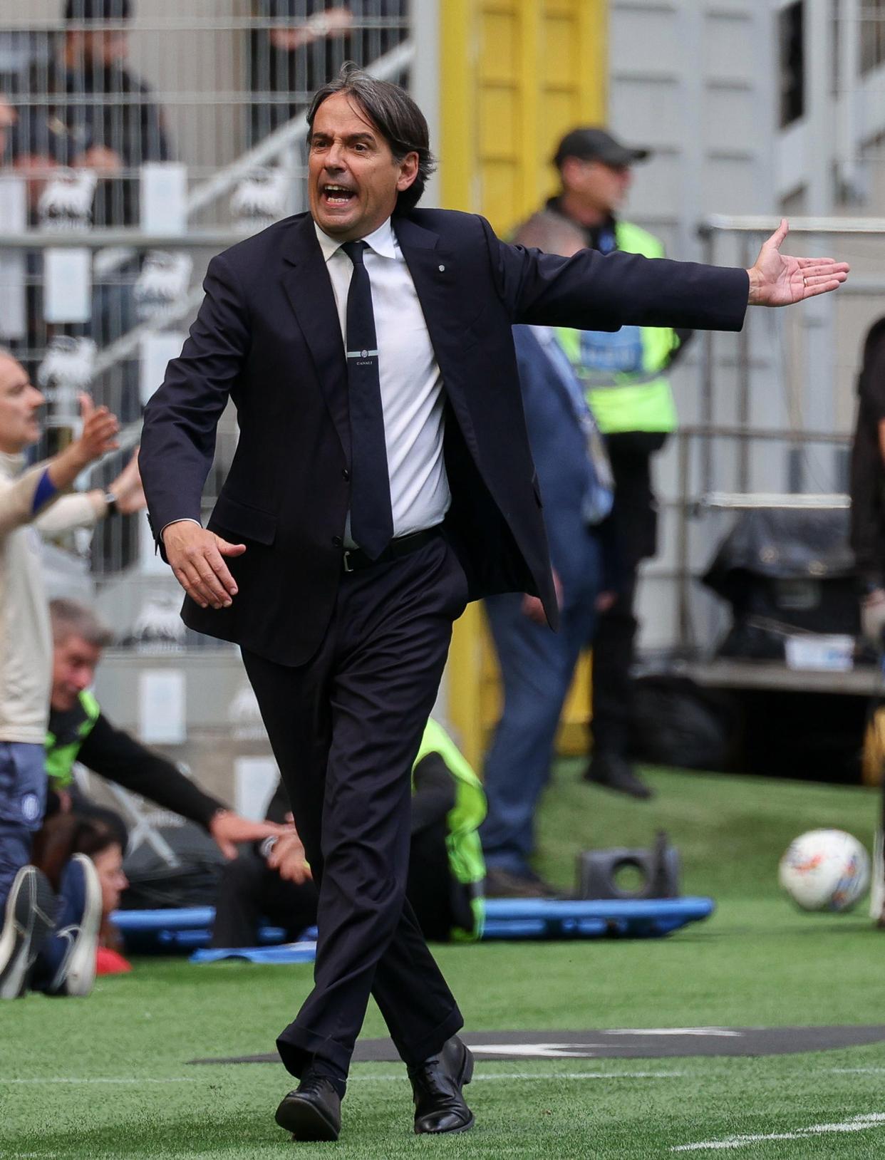 开云平台-罗马军团球员安萨尔迪受伤备战