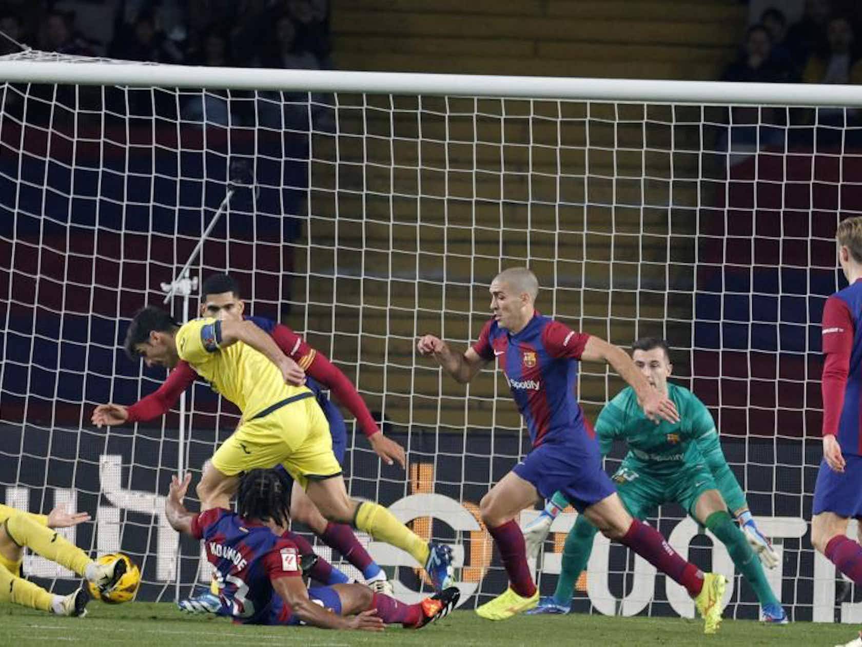 包含比利亚雷亚尔逆转惊险获胜，保住前四席位的词条