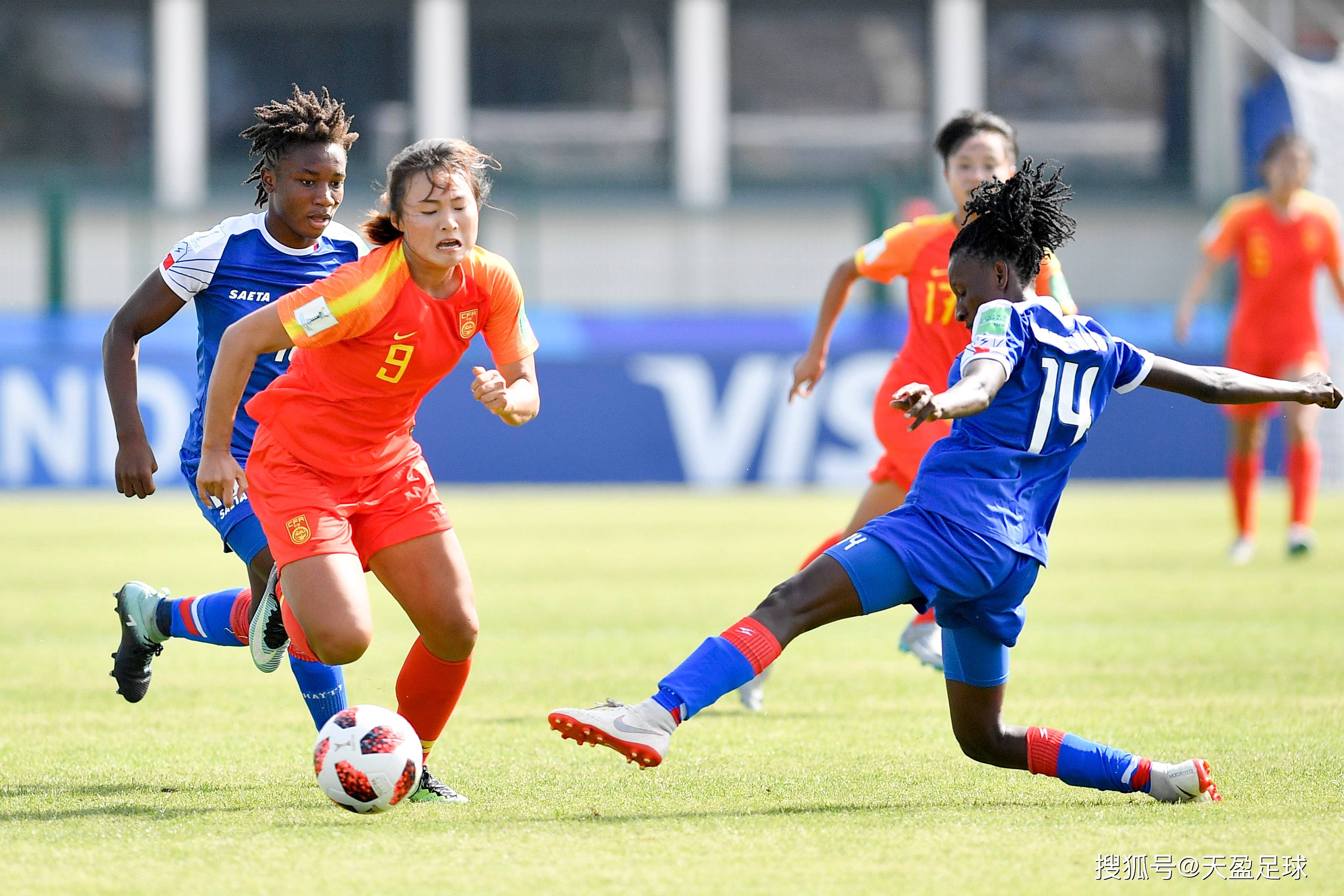开云体育官方网站-赛场对决，女足比赛欢呼胜利