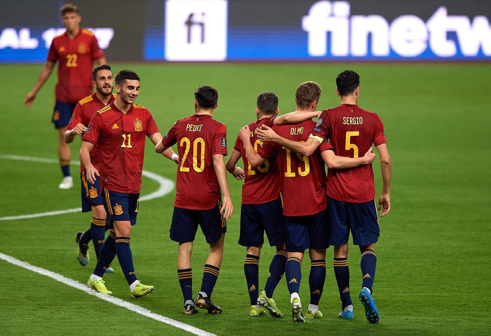 英格兰逆袭成功！瑞典惜败