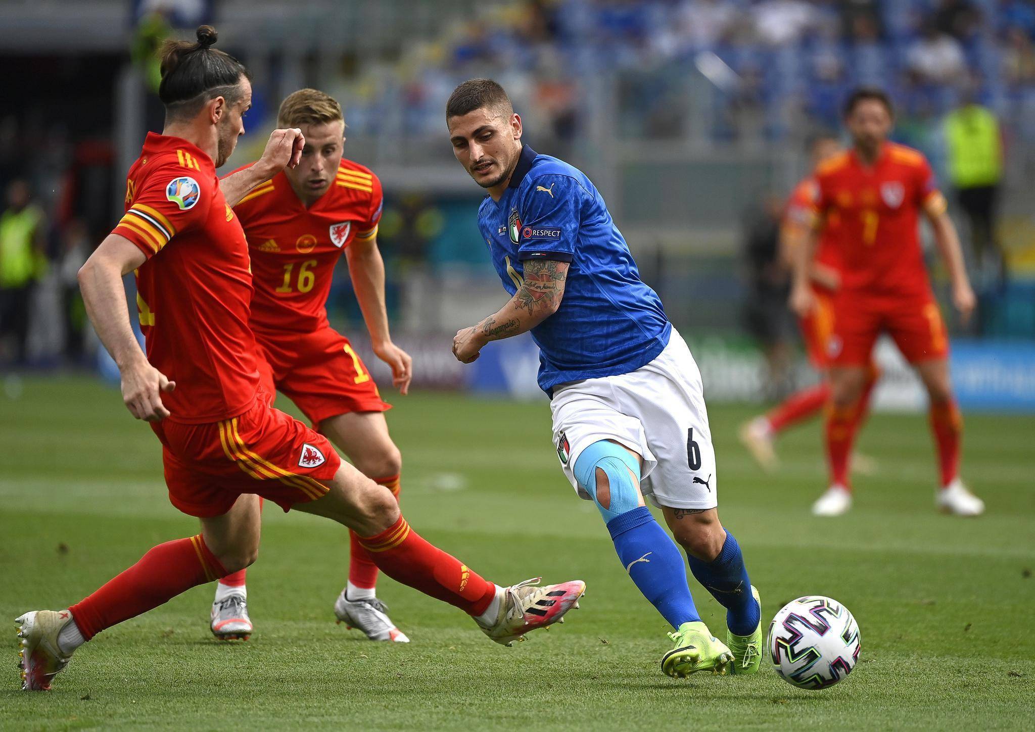 包含波兰队险胜奥地利，成功晋级欧预赛半决赛的词条