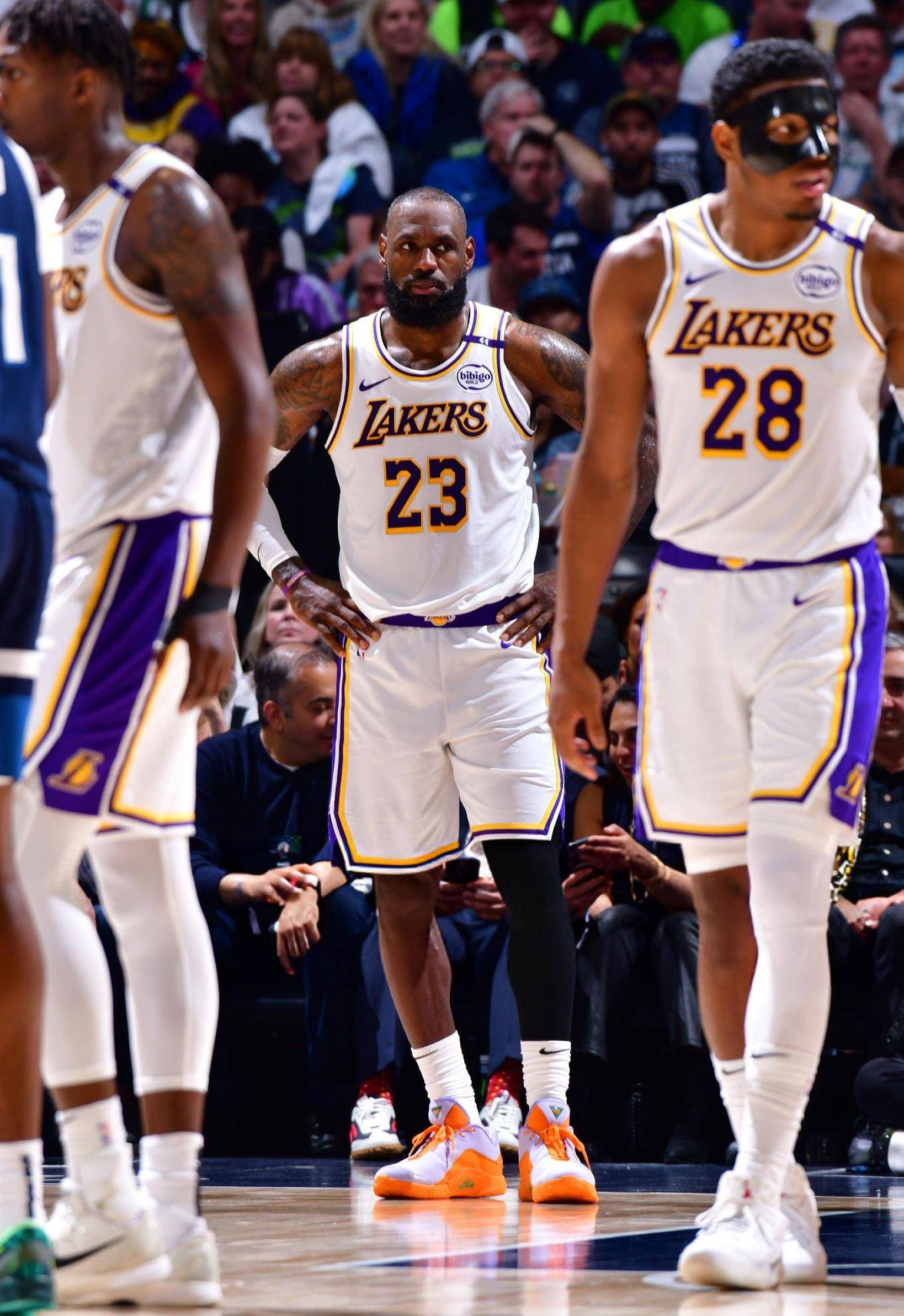 关于詹姆斯的逆转让粉丝压倒性的信息