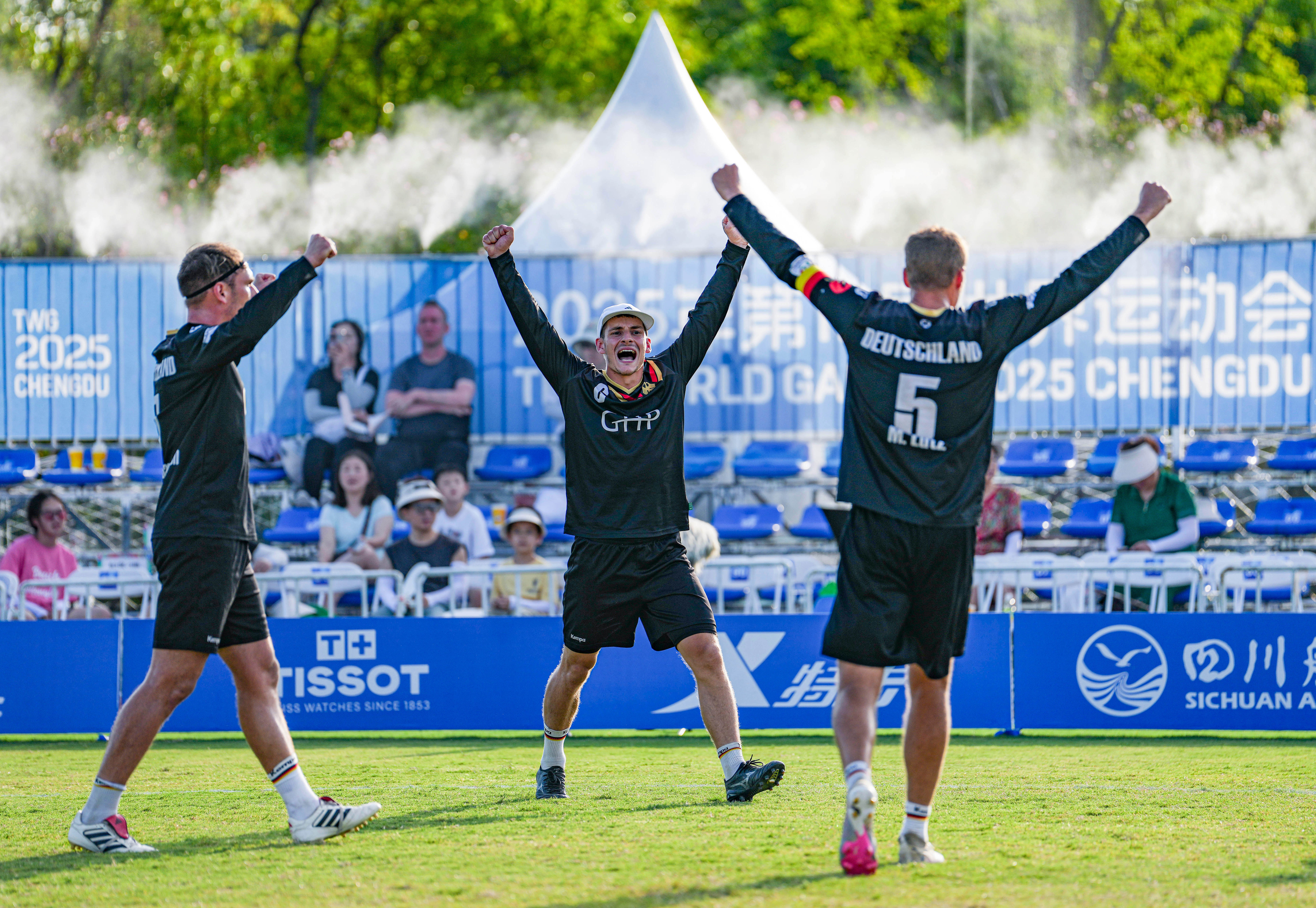 关于奥地利队球员技高一筹，轻松获胜的信息