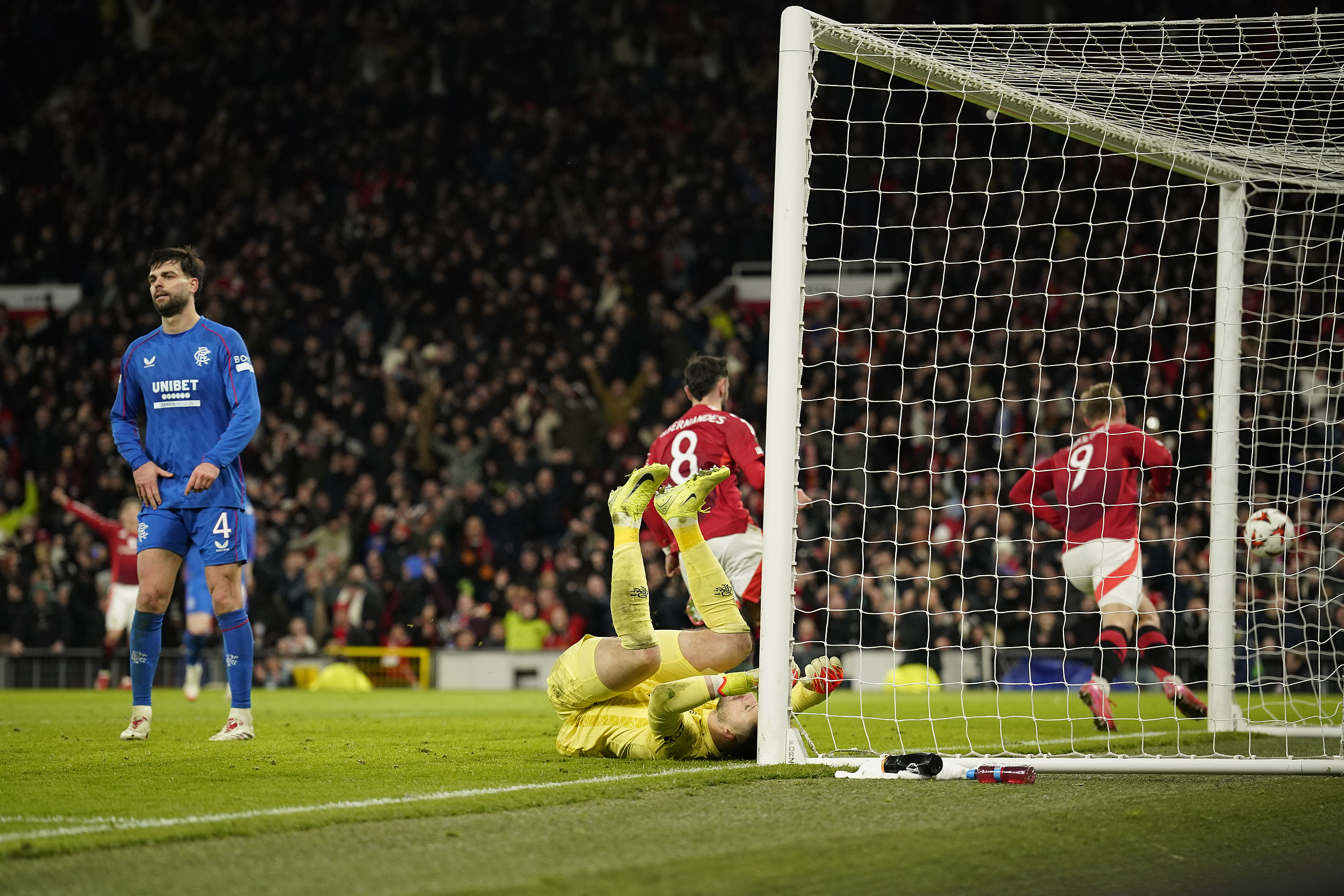 开云体育-曼联队长致命失误，客场告负遗憾