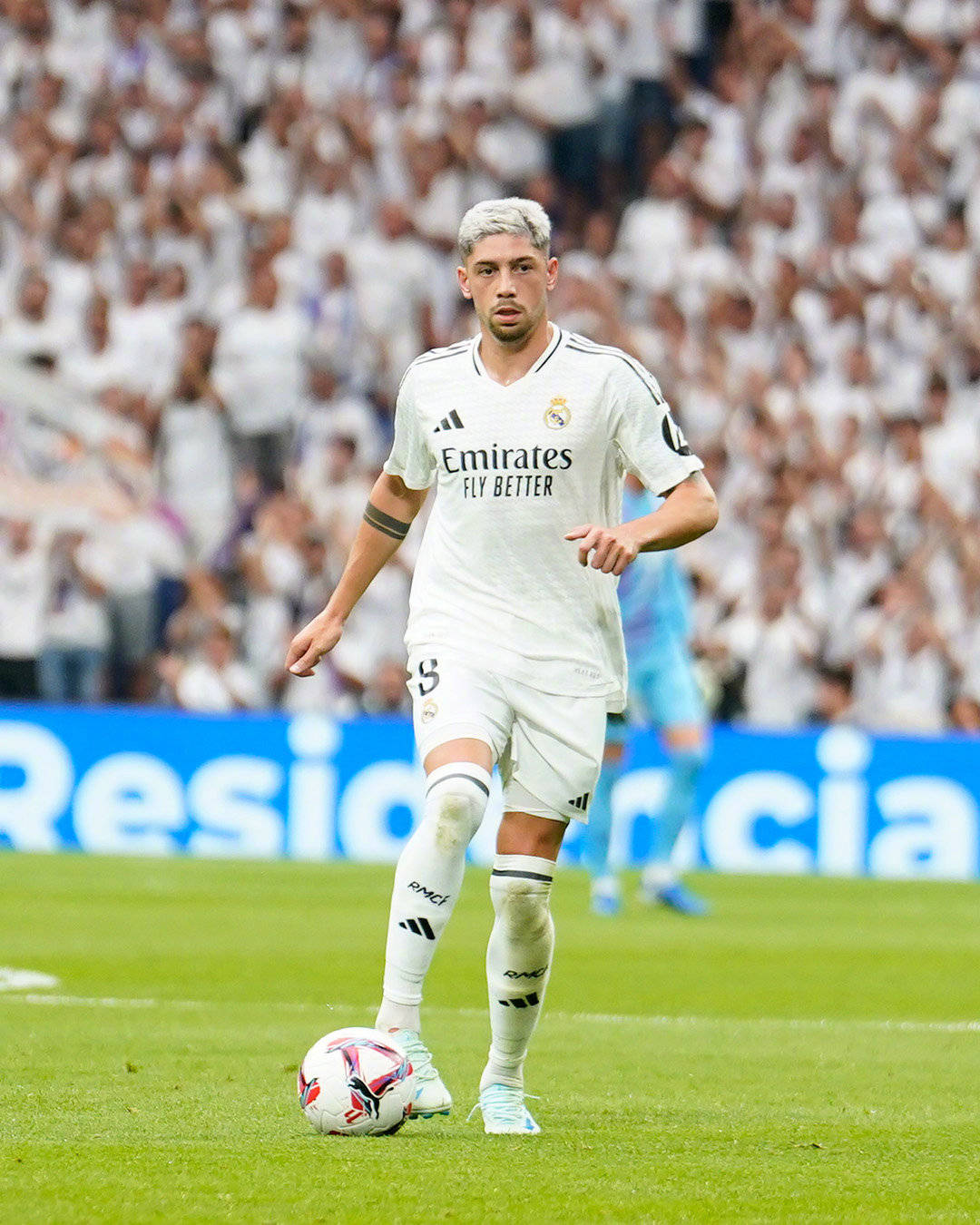 开云体育中国-巴拉多利德主场大胜，积分攀升