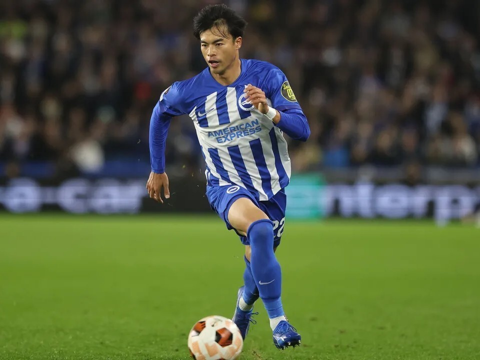 开云官网-包含阿贾克斯中场盘带过人展现突破能力的词条