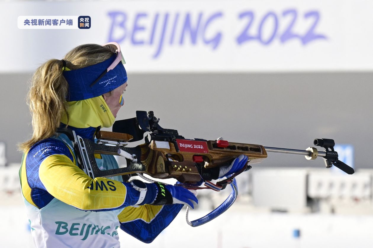 瑞典女足在比赛中夺冠，取得胜利