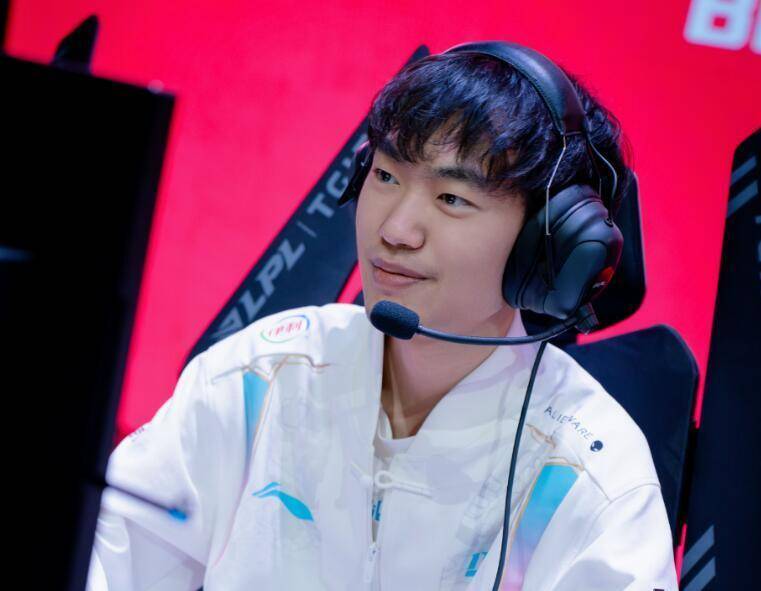 开云体育下载-KT险胜BLG，Knight拿下关键大龙小组赛2:1（首尔）