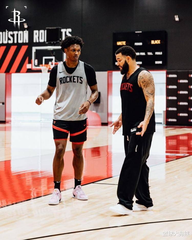 关于活塞前锋板凳发威，独得30分率队反超对手！的信息