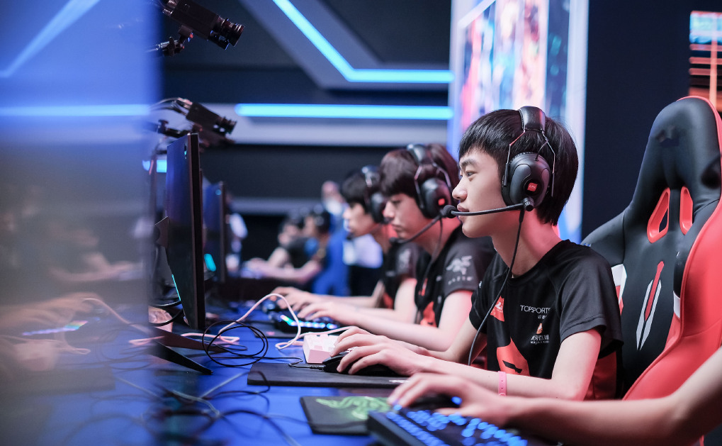 关于连胜势头难挡！和平精英豪取十连胜的信息